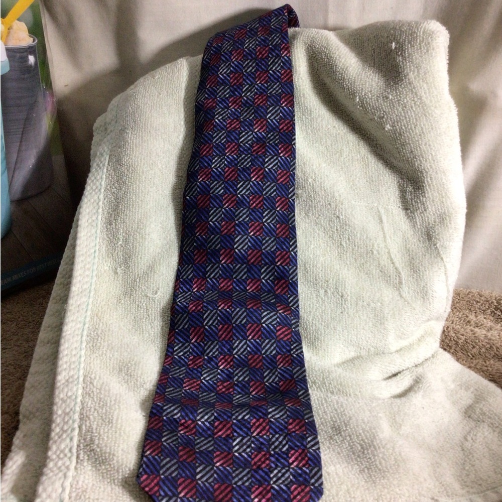 Jones New York Blue and Red Geometric Silk Tie